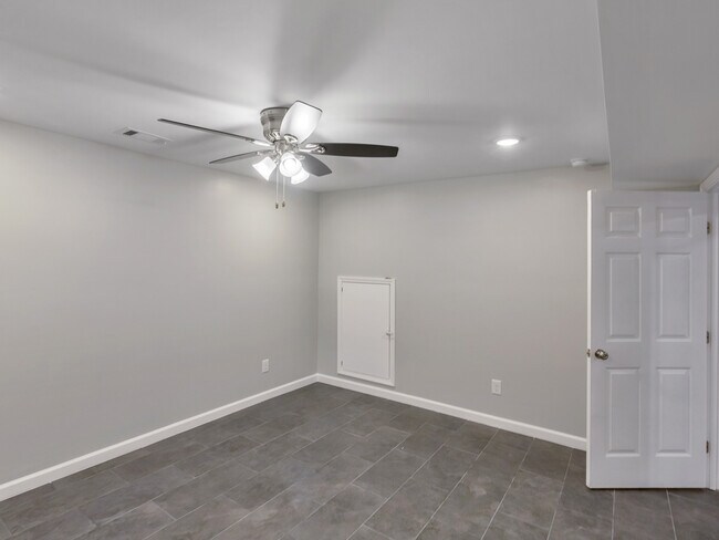 Building Photo - 2501 Sandy Ct