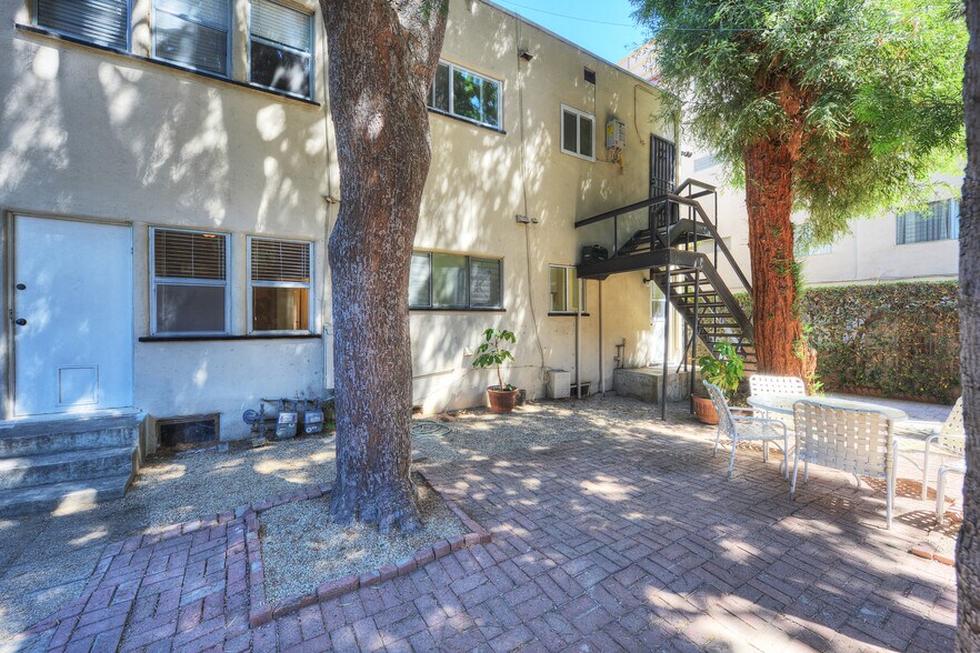Building Photo - 331 S Reeves Dr