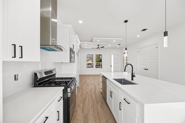 Building Photo - 615 Lettie St