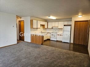 Building Photo - 2 Bedroom with Balcony