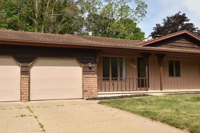 Building Photo - 1155 N Hampton Dr NE