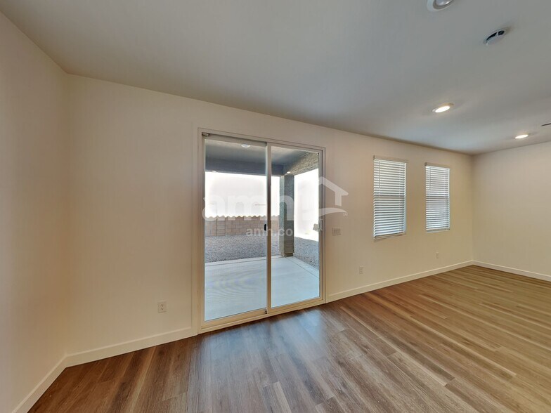 Building Photo - 9525 Harkes Dr