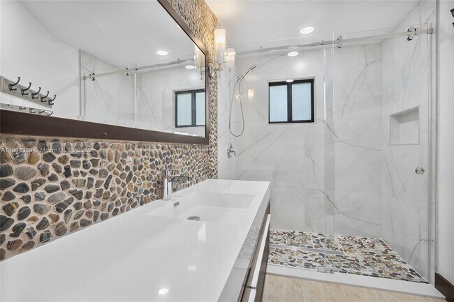 Building Photo - 11335 SW 74th Ln