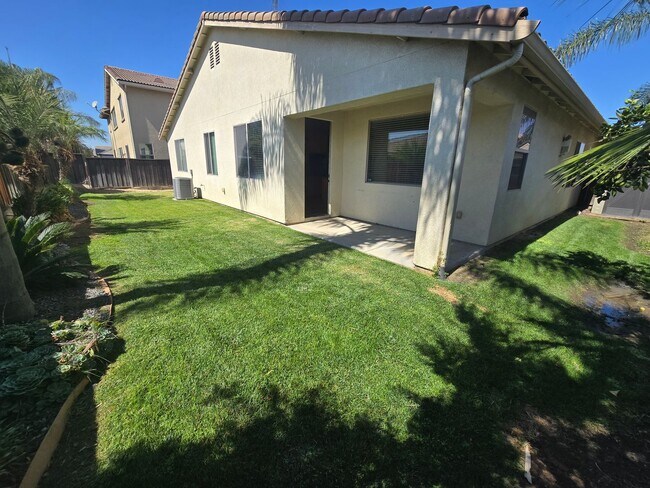 Building Photo - 2036 De La Guerra Way