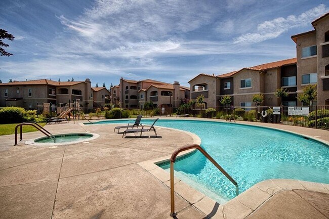 Building Photo - 10001 Woodcreek Oaks Blvd
