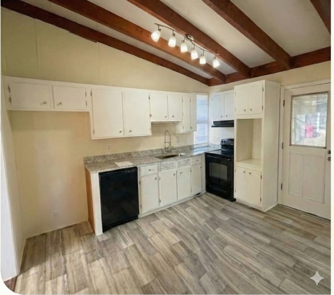 Building Photo - 2820 Riverview Rd