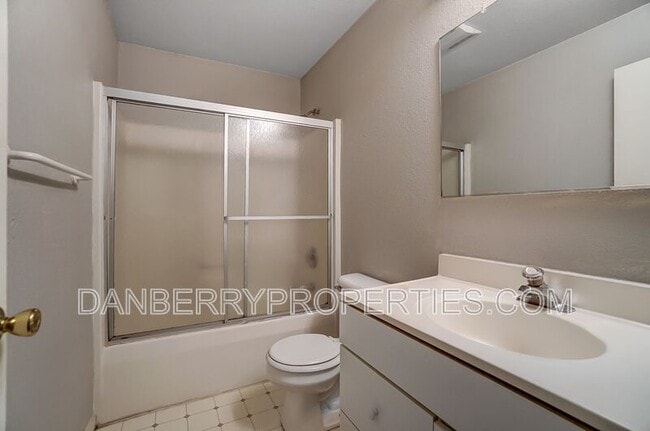 Building Photo - 3618 Willow Run Dr