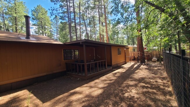 Building Photo - 1910 Sierra Pine Loop