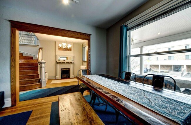Building Photo - Beautiful two story unit with Victorian charm
