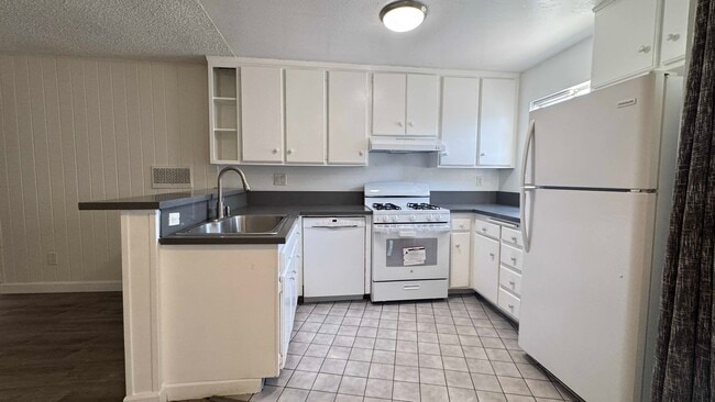 Building Photo - 18530 Hatteras St