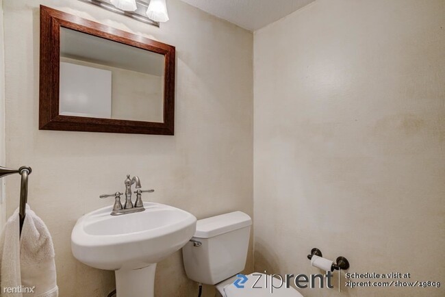 Building Photo - 2 br, 1.5 bath Condo - 730 Cory Drive, Ing...