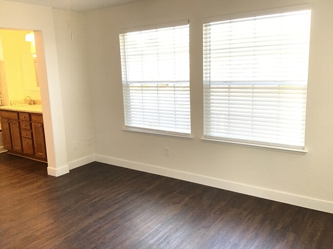 Building Photo - 6700 Panther Creek Dr