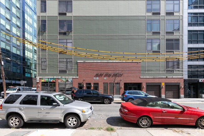 Building Photo - IVY28