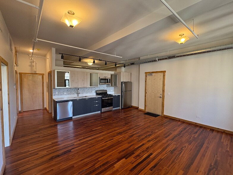 Building Photo - 4601 S Ellis Ave