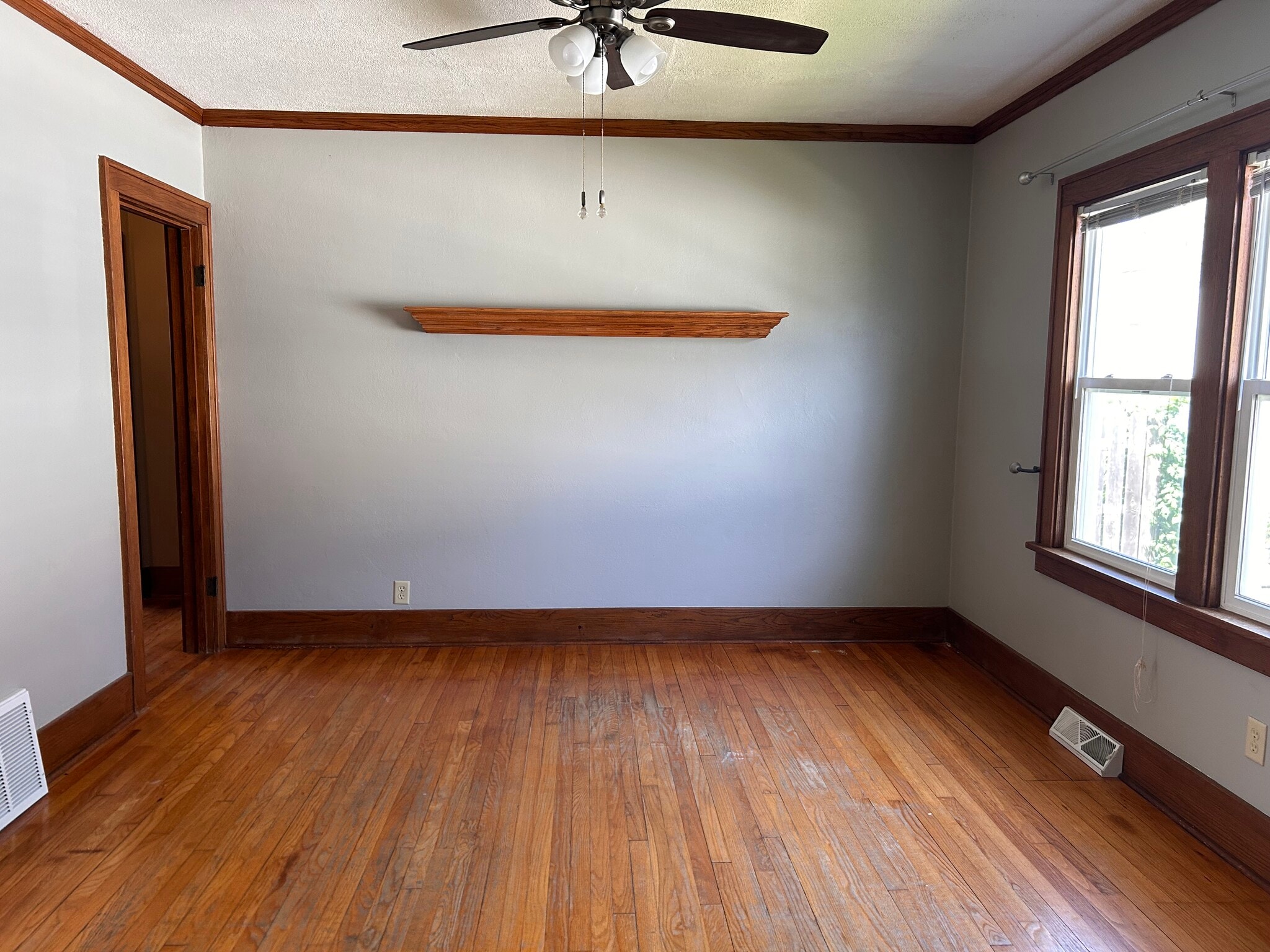 Building Photo - 416 E 29th Pl