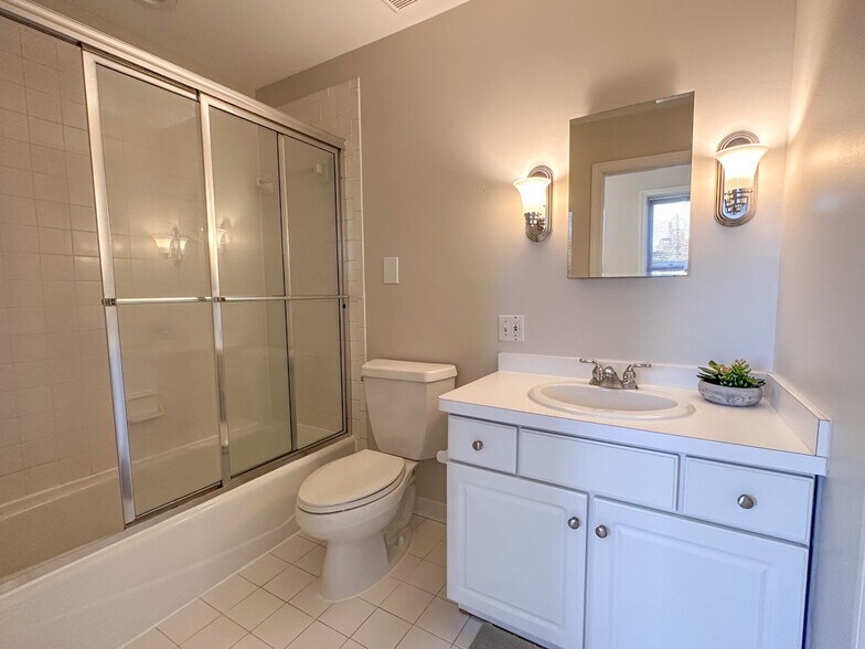 Building Photo - 334 Kilgour St