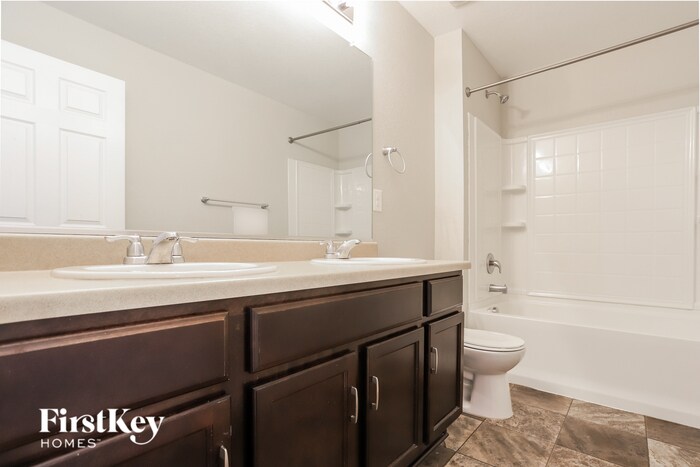 Building Photo - 6433 N Ensenada Ct