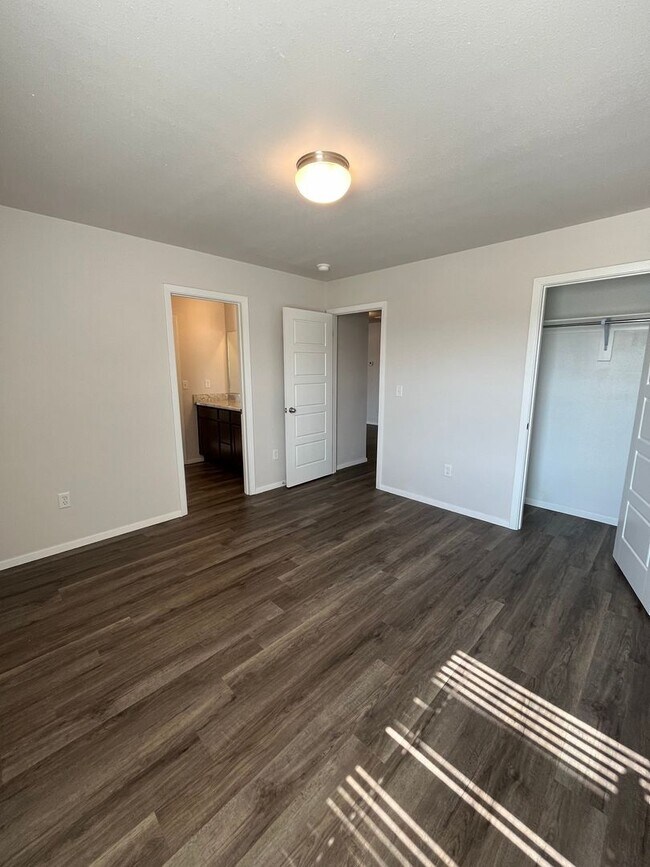 Building Photo - *Pre-leasing* Three Bedroom | Two and a Half Bathroom Home in Farmington