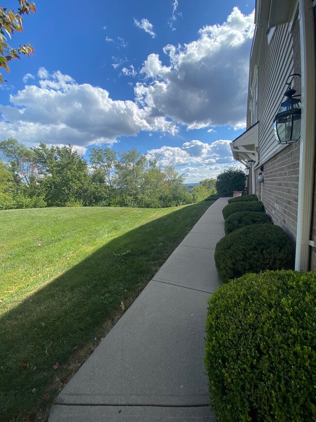 Building Photo - 313 Riverscape Ct