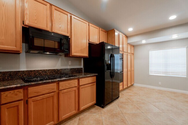 Building Photo - 10024 Sail Landing Ct
