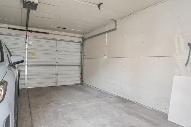 Building Photo - 1136 W Fullerton Ave