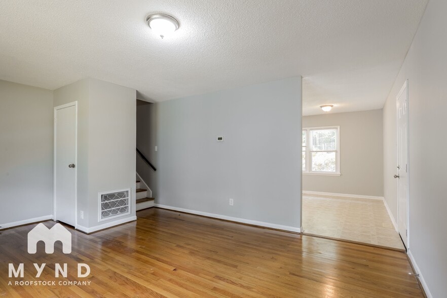 Building Photo - 1530 Ridgewood Dr