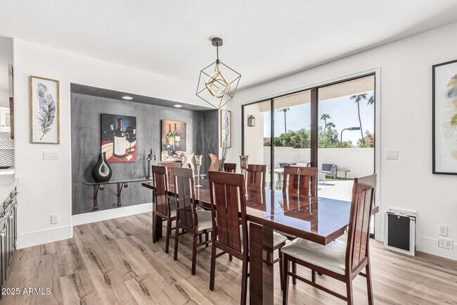 Building Photo - 10113 E Topaz Dr