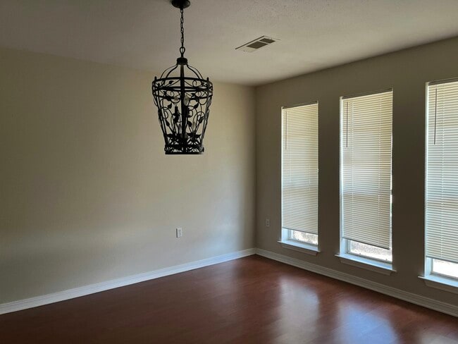 Building Photo - 315 Woodcrest Dr