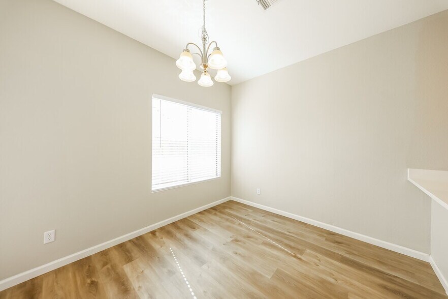 Building Photo - 1750 W Union Hills Dr