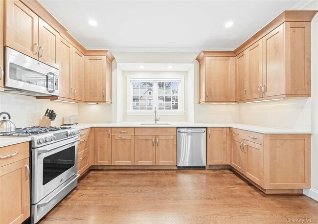 Building Photo - 420 Midland Ave