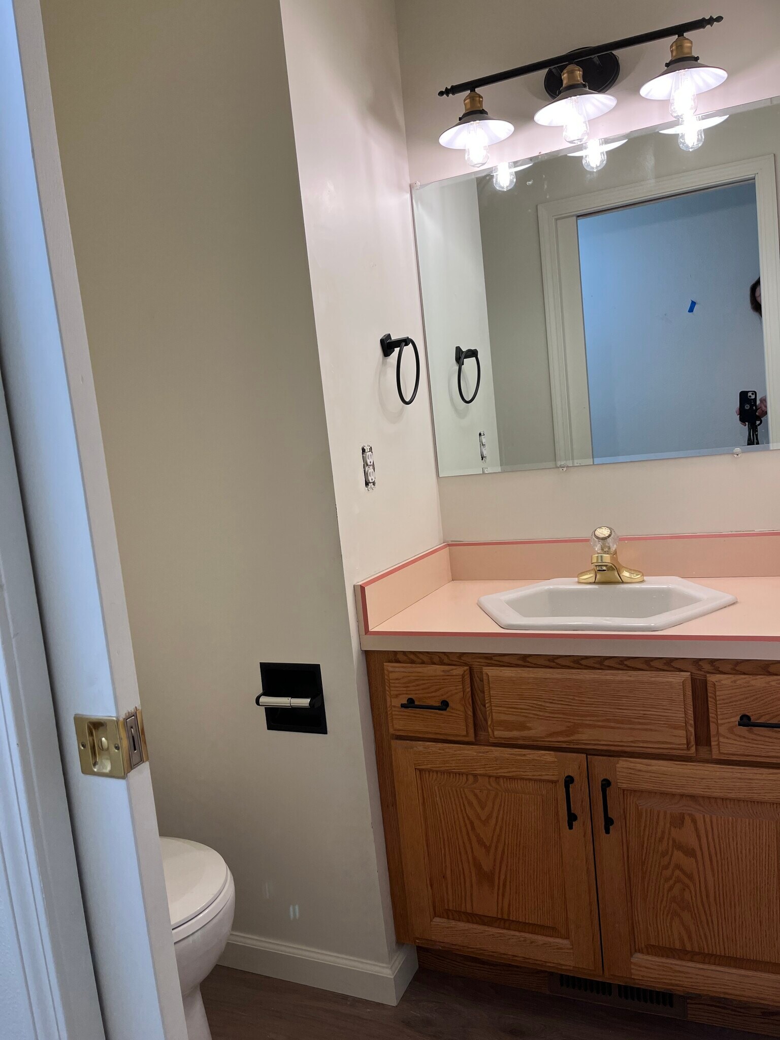 1/2 bath. - 2143 SE Douglas Ave