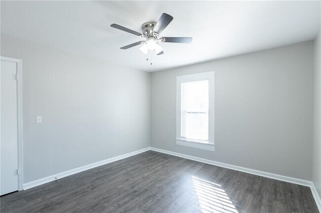 Building Photo - 4715 S Lee St