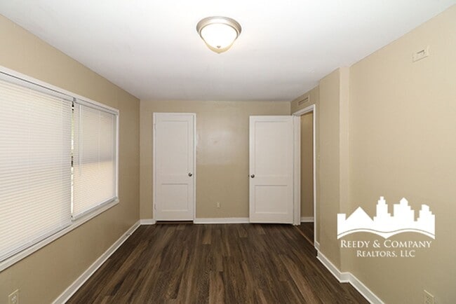 Building Photo - Gorgeous Two-Story White House with Bonus Room