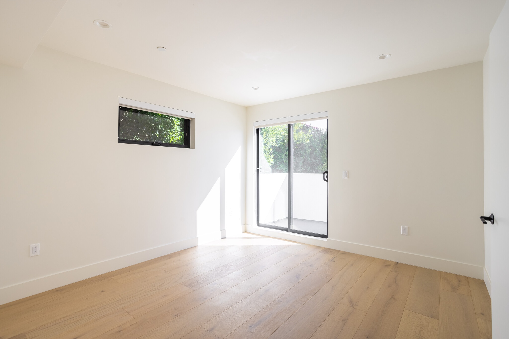 Building Photo - 456 N Poinsettia Pl