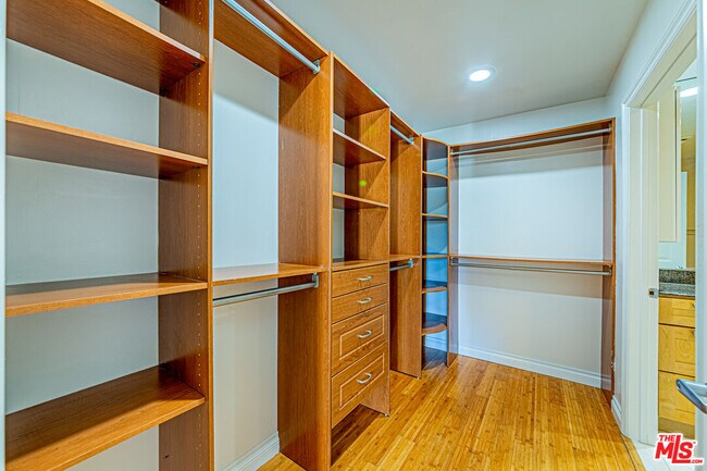 Building Photo - 3061 W 12th Pl