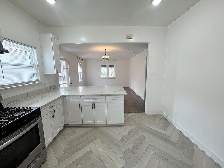 Building Photo - 126 N Hamilton Dr