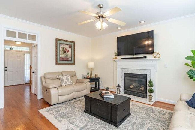 Building Photo - Gorgeous 4BD, 2.5BA Apex Home in an HOA Community with Amenities & Near Shopping, Dining, and Int...