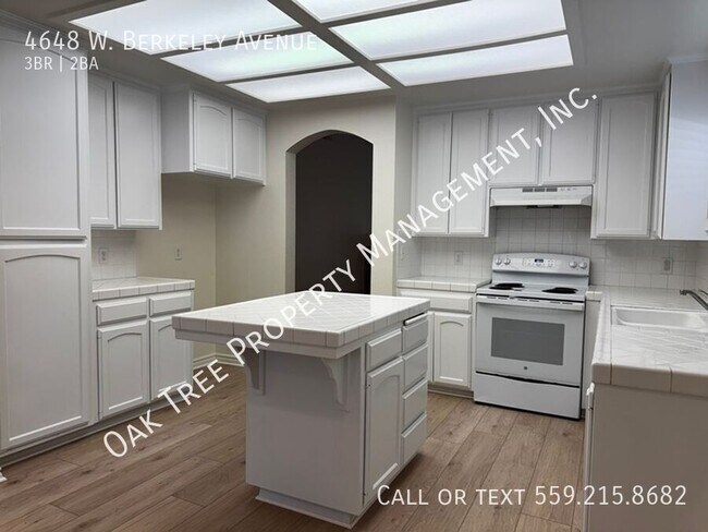 Building Photo - 4648 W Berkeley Ave