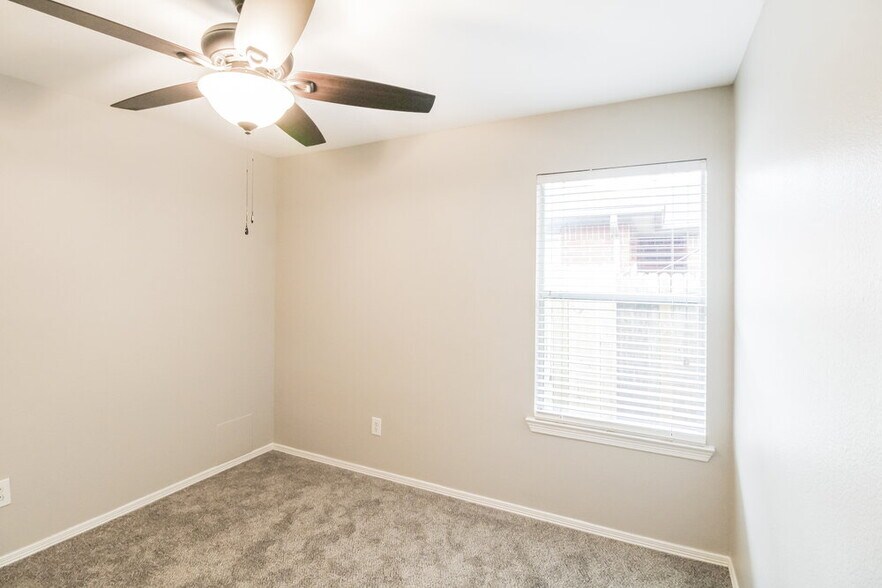 Building Photo - 24227 Silver Maple Dr