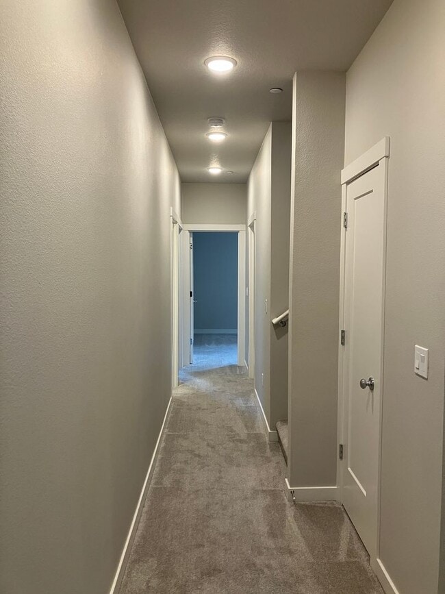 Building Photo - Large Three Bedroom Home in Sustainable South Salem Community