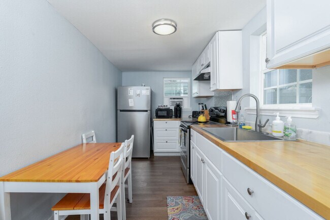 Building Photo - 1525 5th St