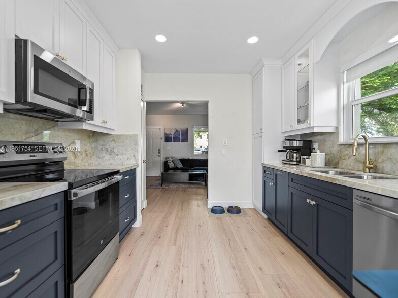 Building Photo - 201 Flagler Dr