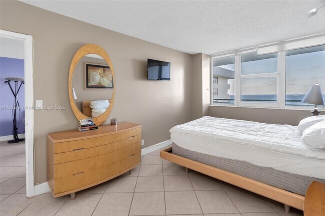 Building Photo - 2030 S Ocean Dr