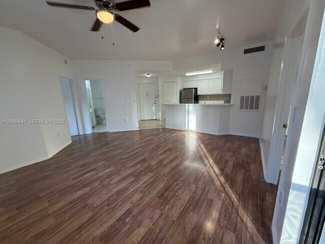 Building Photo - 2550 SW 18th Terrace