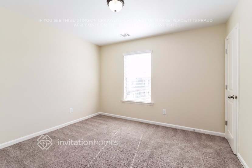 Building Photo - 3467 Rosebud Park Dr