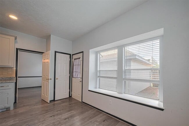 Building Photo - 1439 El Camino Village Dr