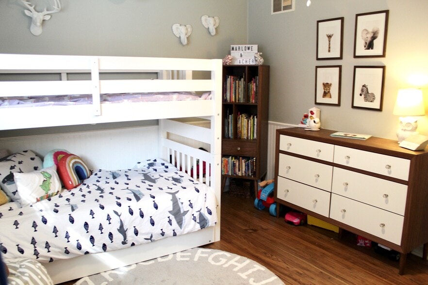 2nd Bedroom or office - 433 W Roscoe St
