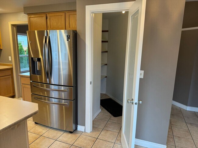 Building Photo - 4Bd/2.5Ba Maple Valley House