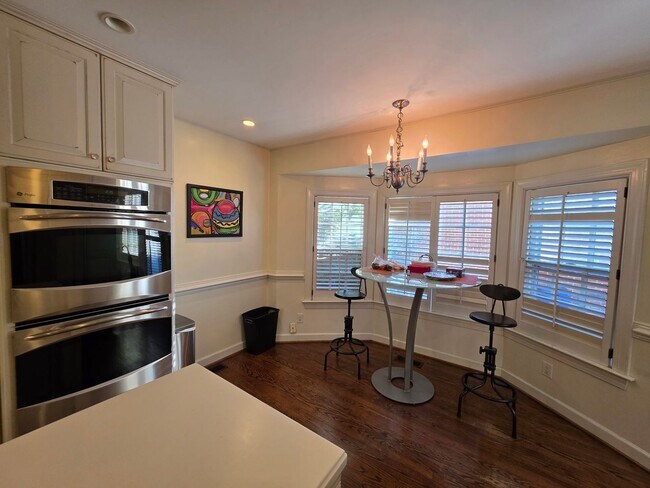 Building Photo - Ghent Square