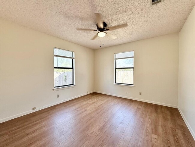 Building Photo - 104 Verna Spur
